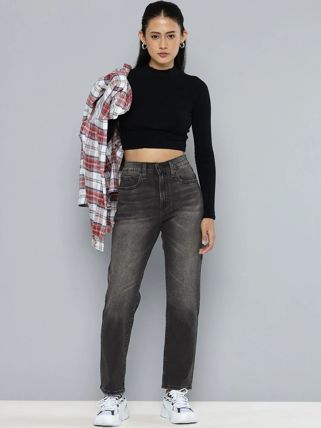 Women's 724 Black Slim Straight Fit High Rise Jeans