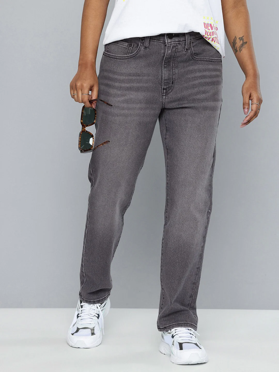 Women's 724 Black Slim Straight Fit High Rise Jeans - Image 5