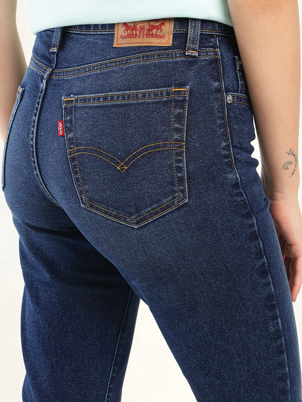 Women's 724 Blue Slim Straight Fit High Rise Jeans - Image 5