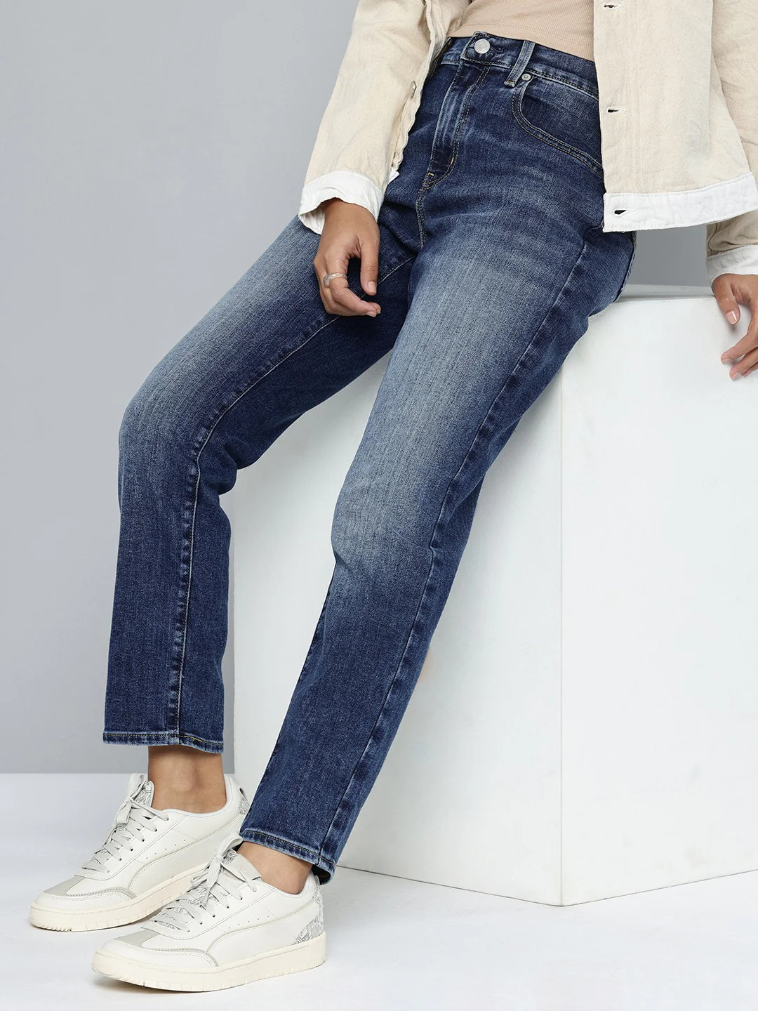 Women's 724 Blue Slim Straight Fit High Rise Jeans - Image 5
