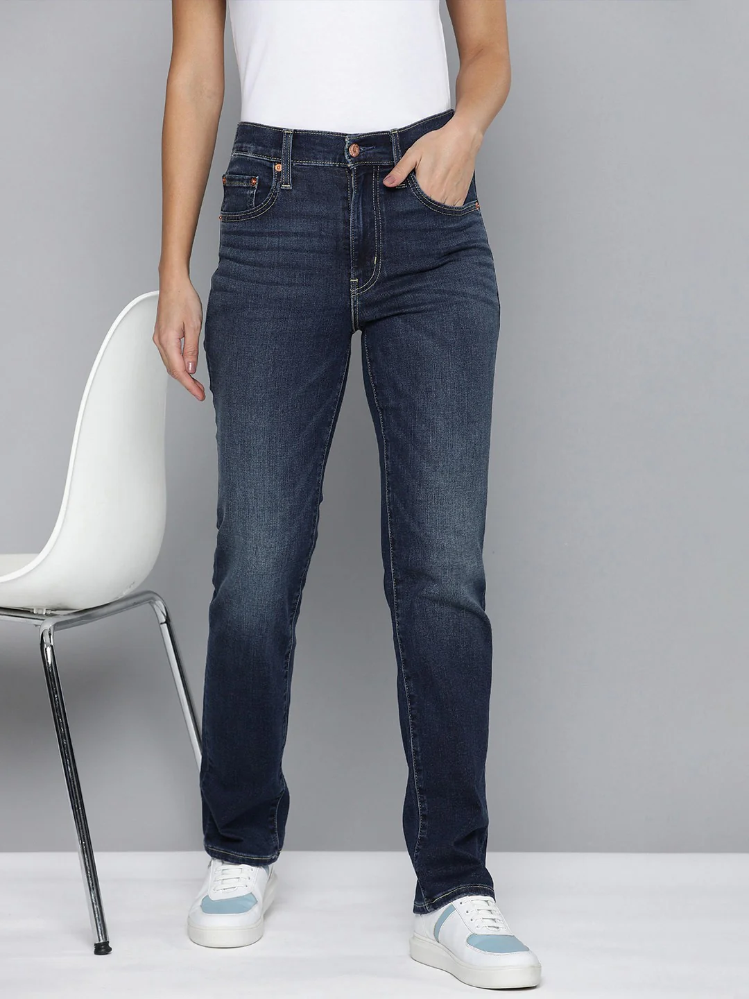Women's 724 Blue Slim Straight Fit High Rise Jeans - Image 2