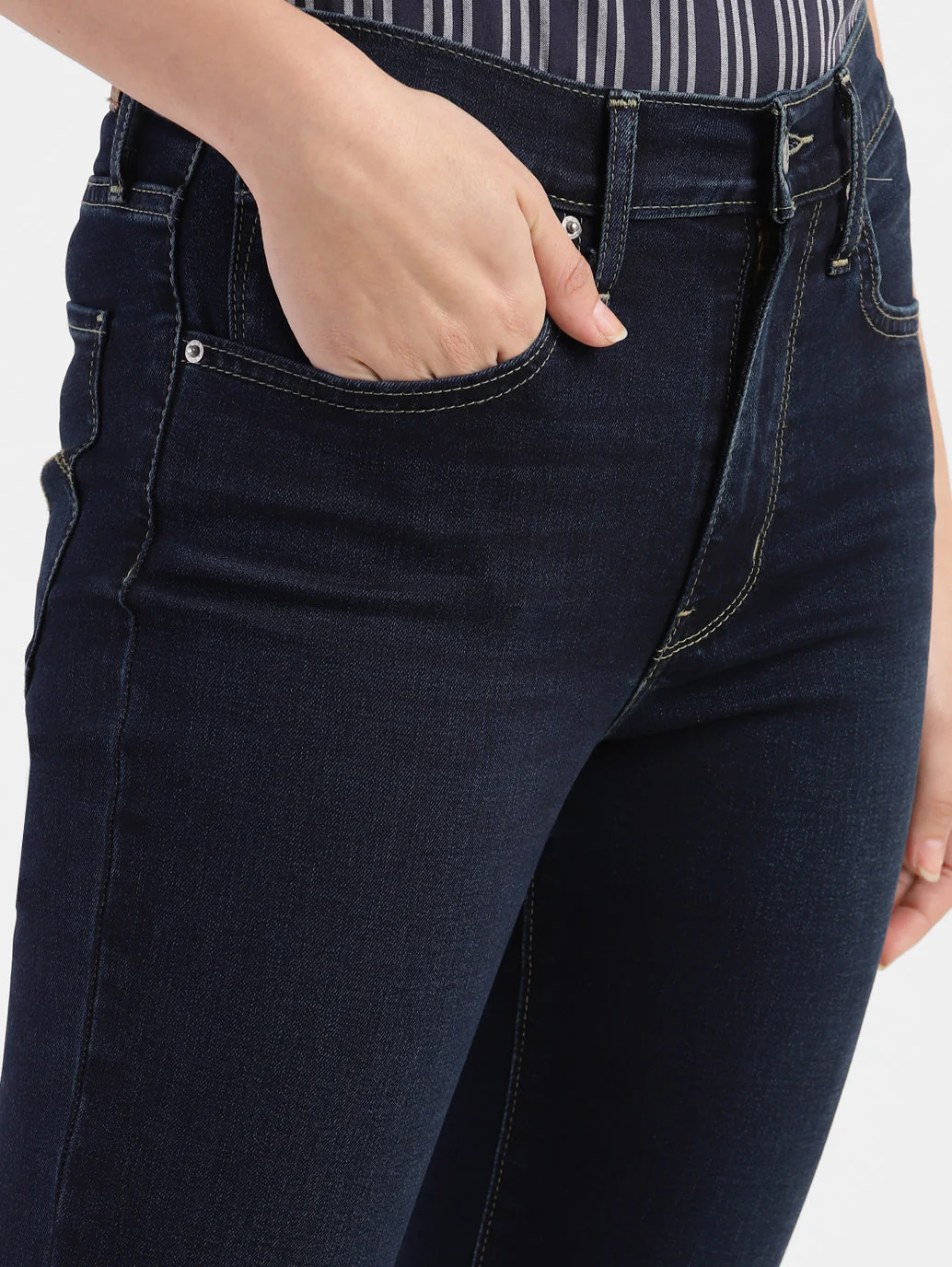 Women's 724 Blue Slim Straight Fit High Rise Jeans - Image 7