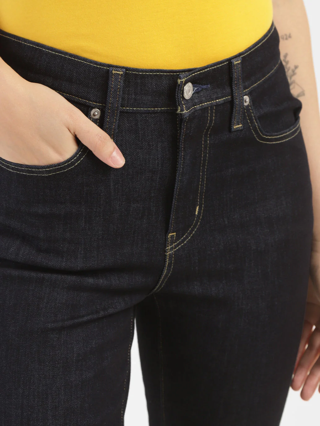Women's 724 Blue Slim Straight Fit High Rise Jeans - Image 7