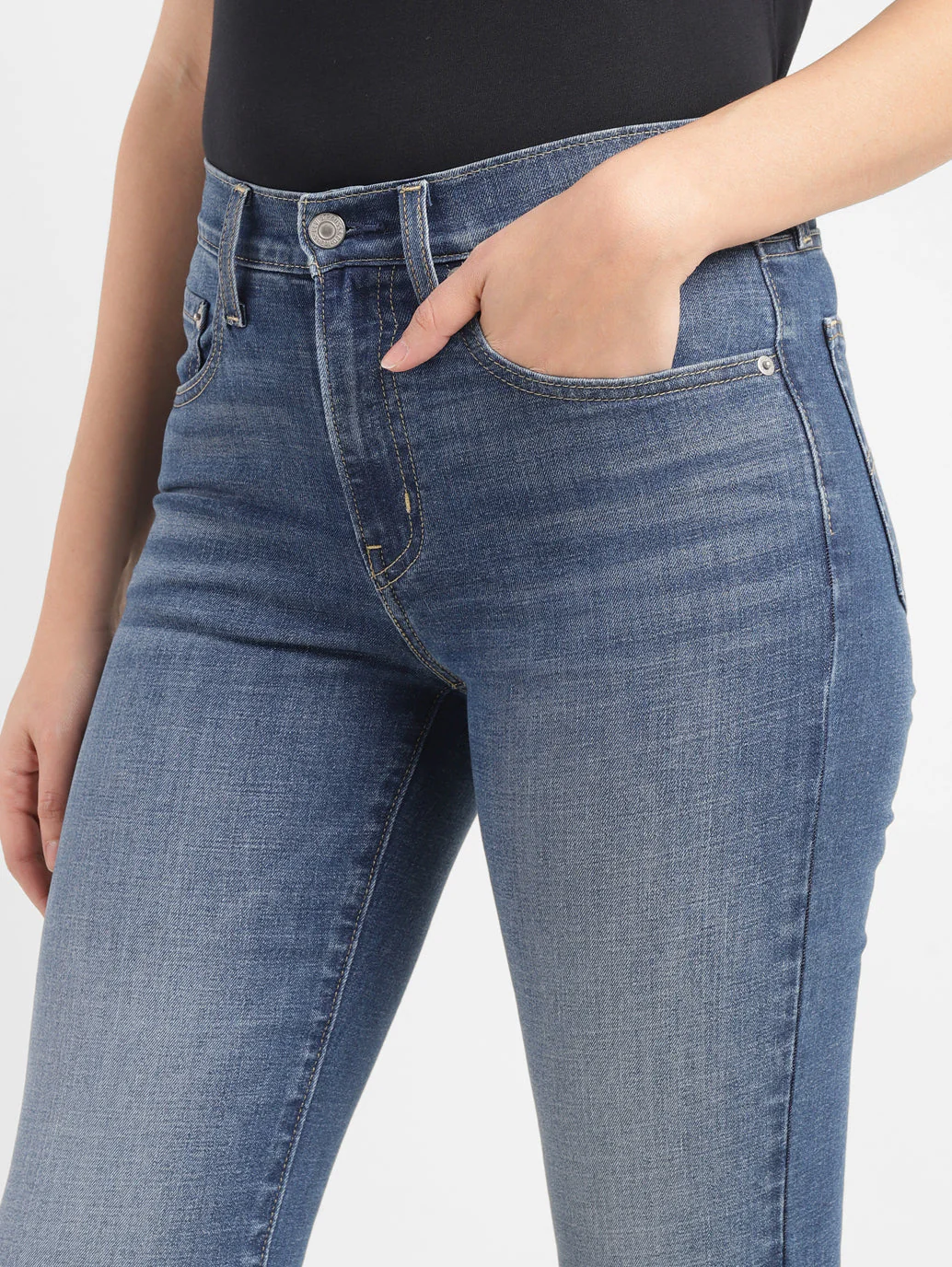 Women's 724 Blue Slim Straight Fit High Rise Jeans - Image 7
