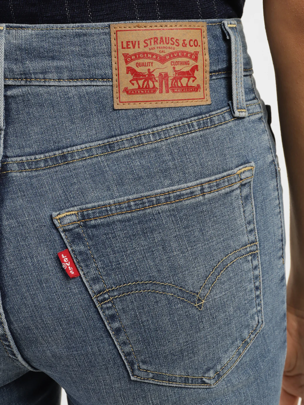 Women's 724 Blue Slim Straight Fit High Rise Jeans - Image 10
