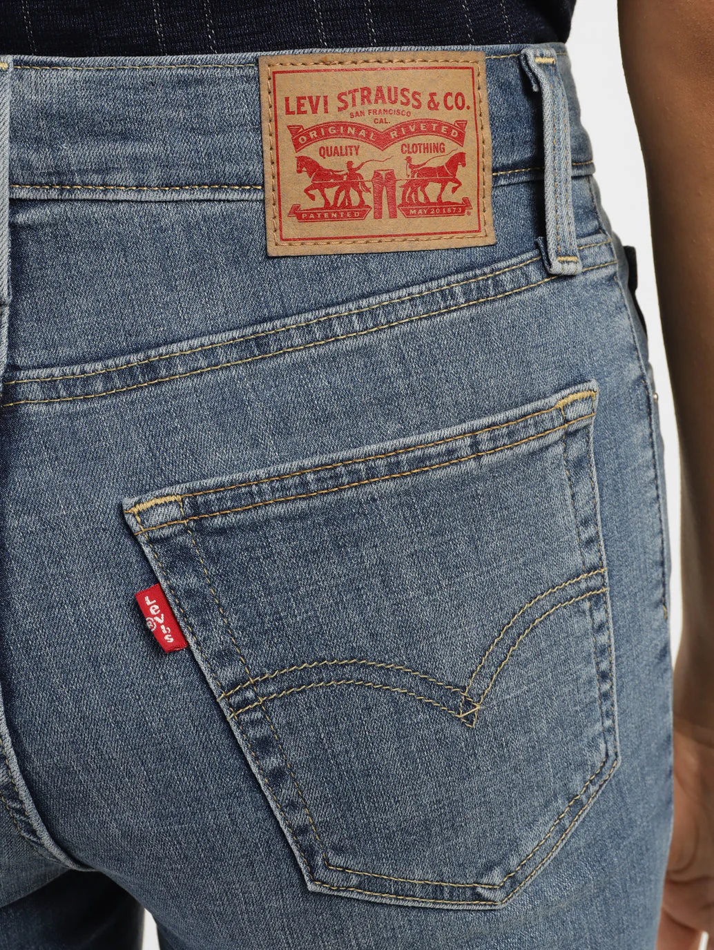 Women's 724 Blue Slim Straight Fit High Rise Jeans - Image 7
