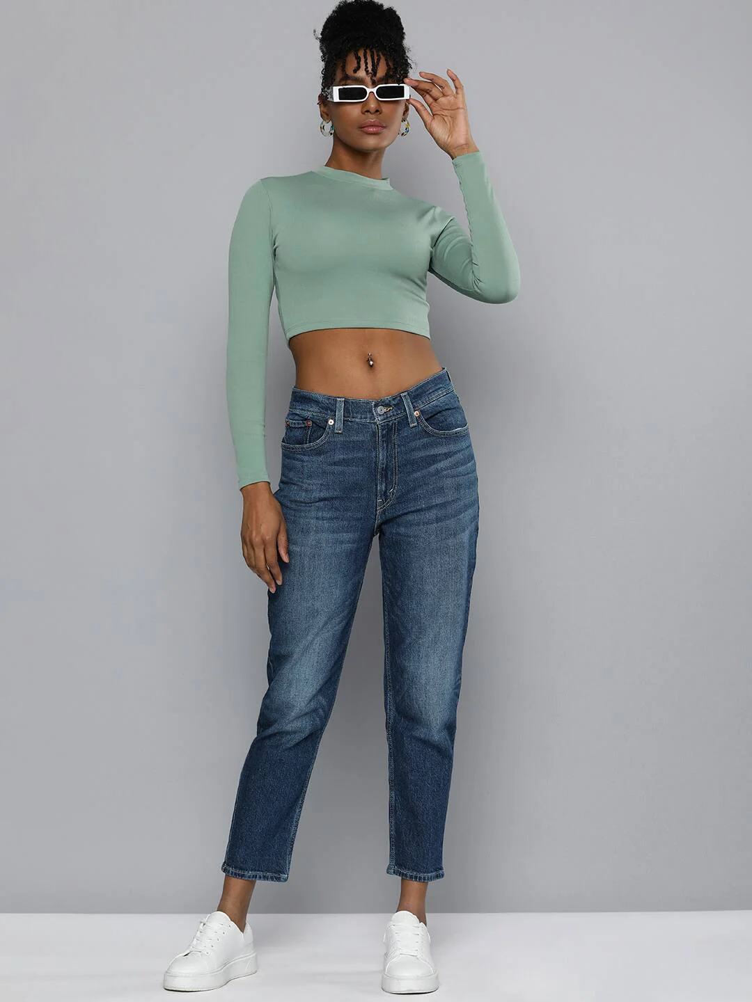 Women's 80s Mom Blue Loose Fit High Rise Jeans - Image 4