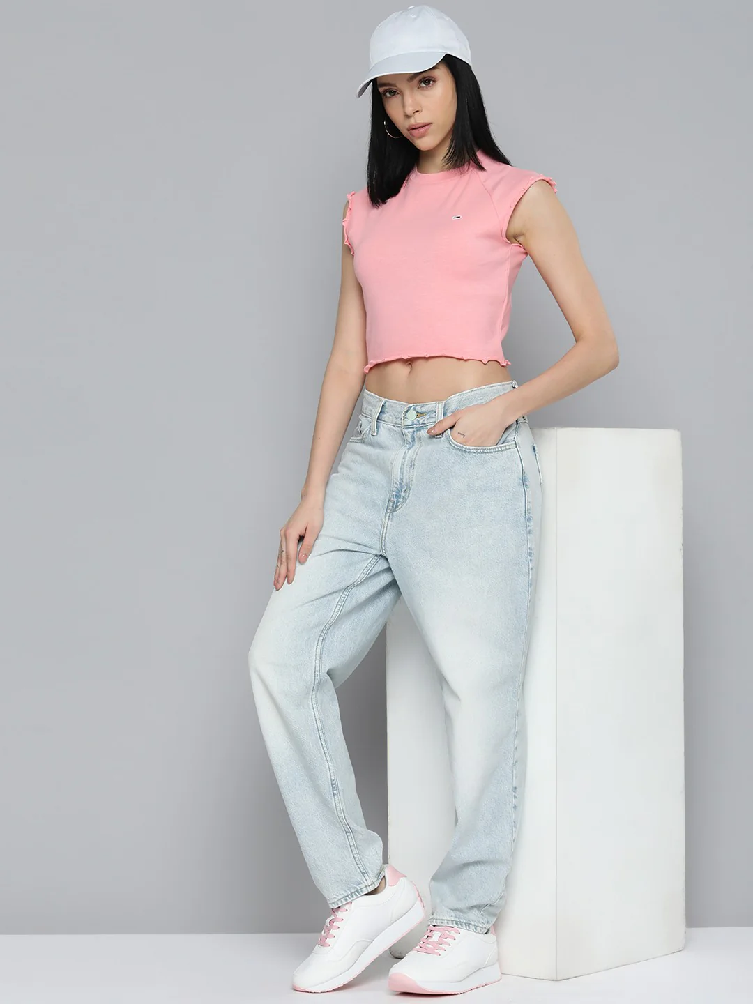 Women's 80s Mom Blue Loose Fit High Rise Jeans - Image 4