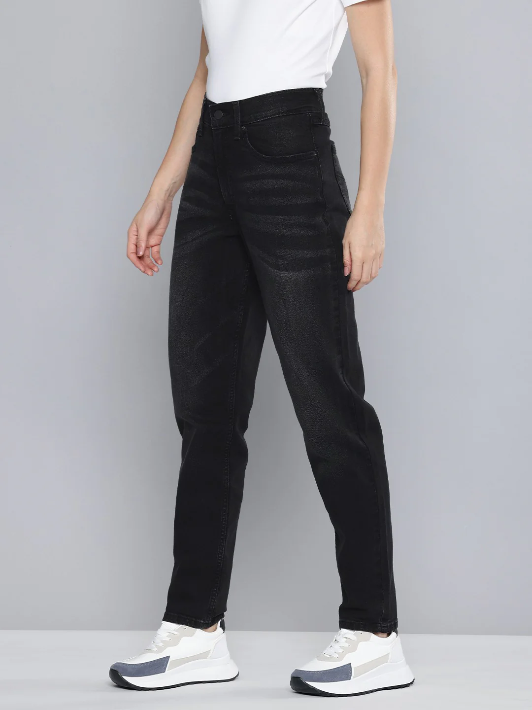 Women's 80s Mom Black Loose Fit High Rise Jeans - Image 4