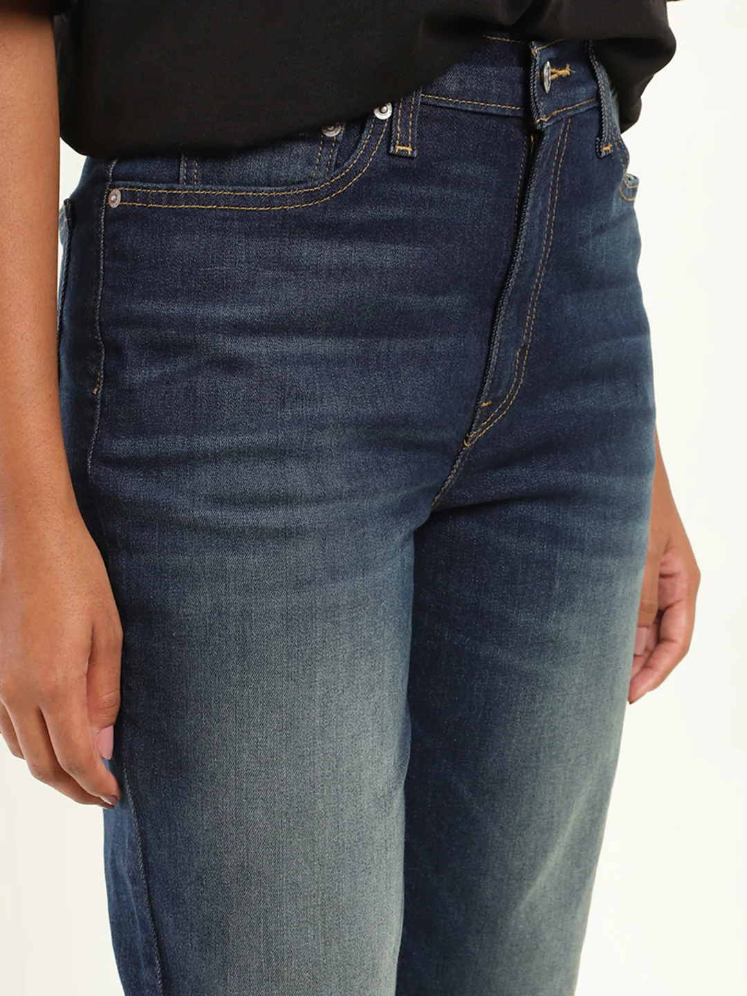 Women's 80s Mom Blue Loose Fit High Rise Jeans - Image 4