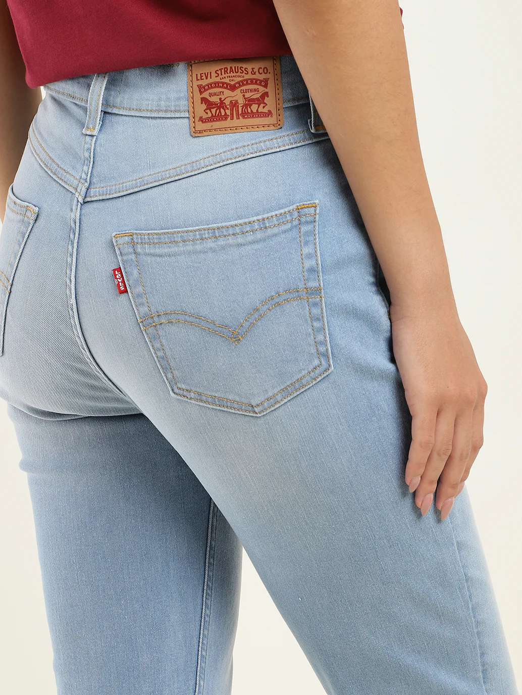Women's 80s Mom Blue Loose Fit High Rise Jeans - Image 6