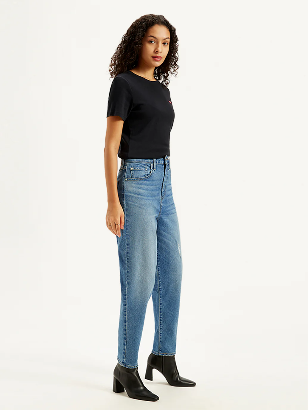 Women's Blue Loose Tapered Fit High Rise Jeans - Image 4