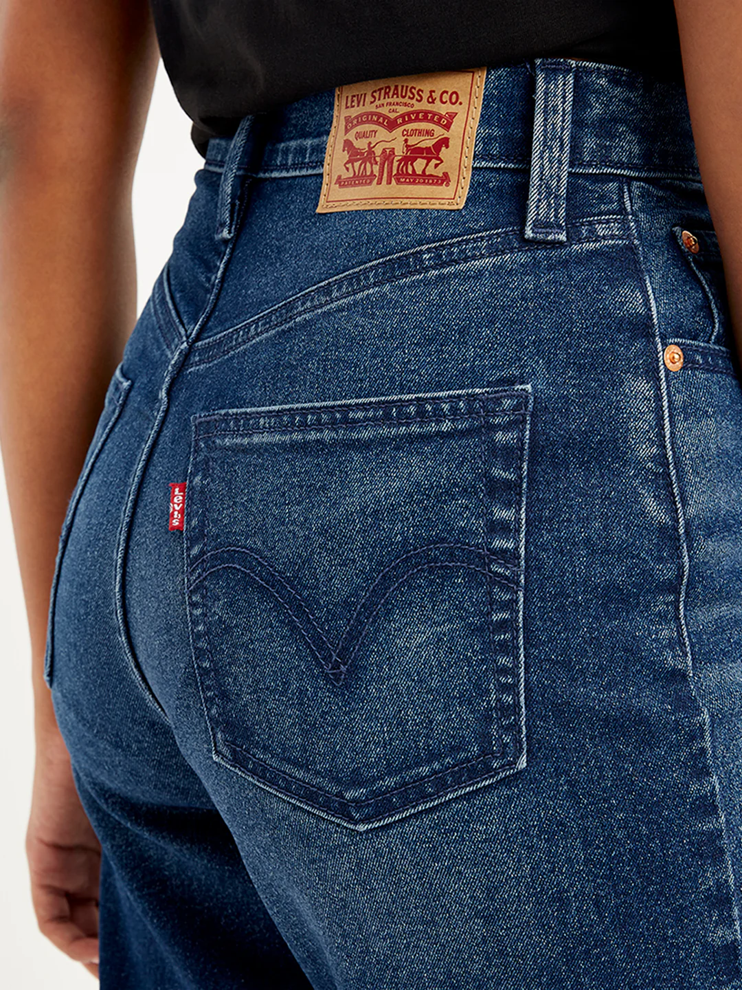 Women's Blue Loose Tapered Fit High Rise Jeans - Image 4