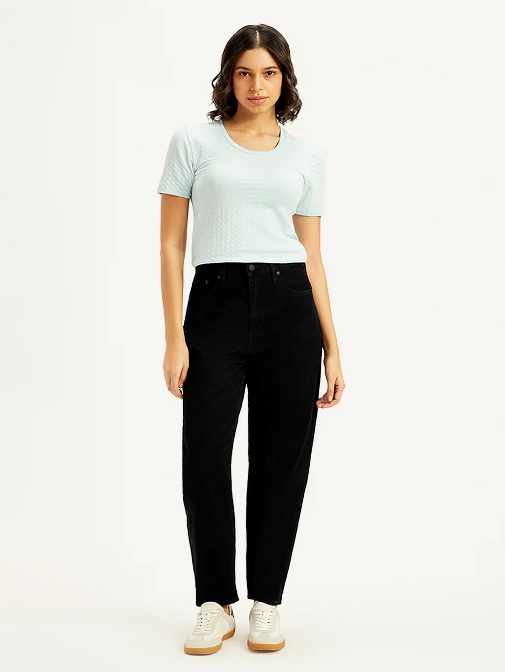 Women's Black Loose Tapered Fit High Rise Jeans - Image 3