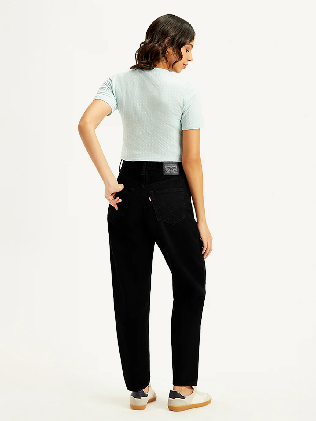 Women's Black Loose Tapered Fit High Rise Jeans - Image 4