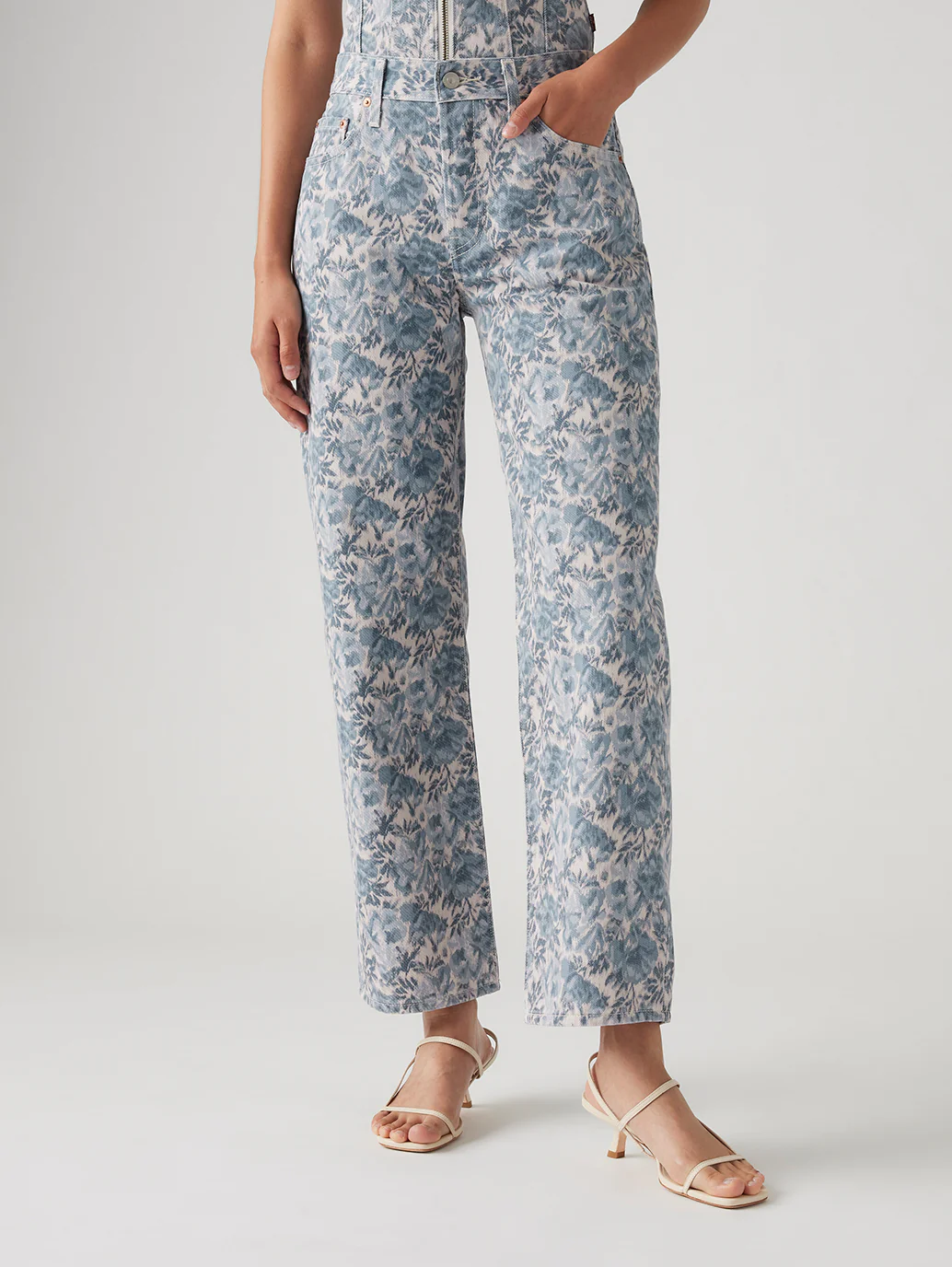 Women's 501 Blue Straight Fit Mid Rise Jeans - Image 5