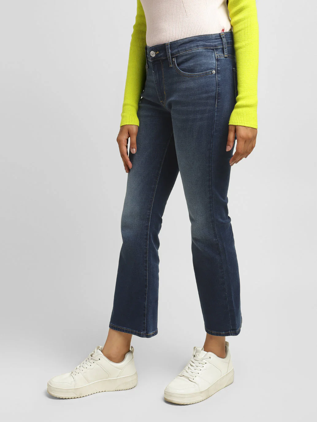 Women's 715 Blue Flared Fit Mid Rise Jeans - Image 4