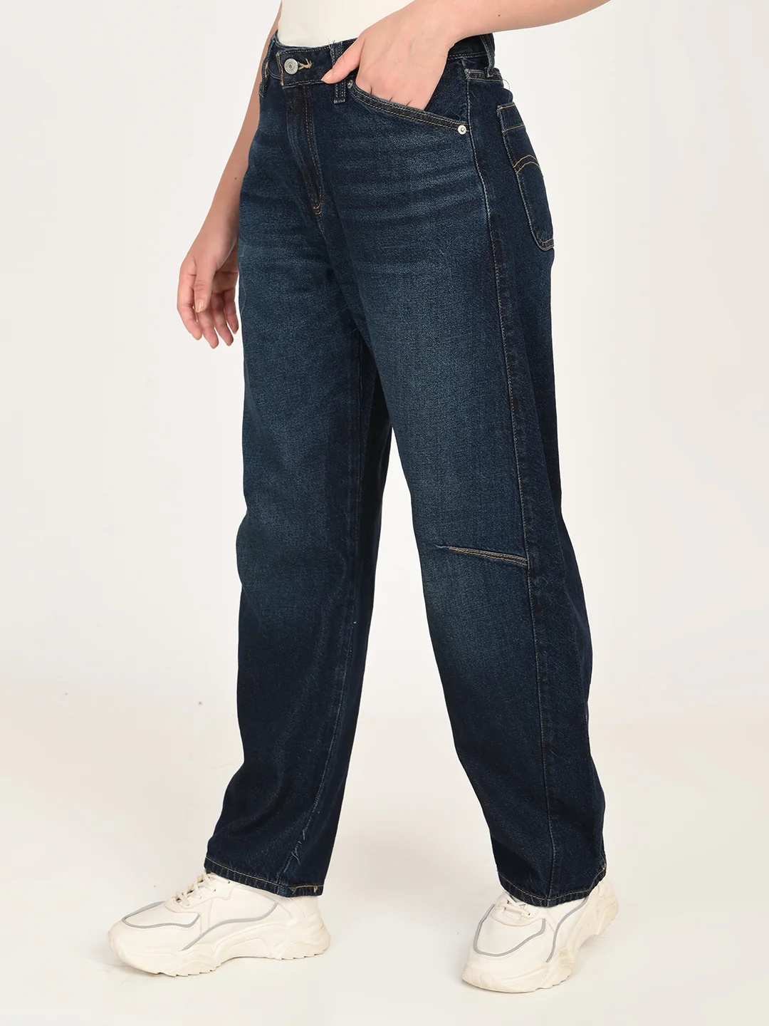 Women's Blue Barrel Loose Fit Mid Rise Jeans - Image 2