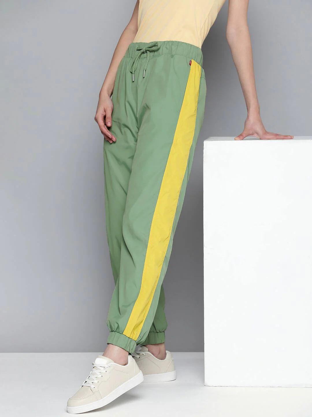 Women's Mid Rise Green Loose Tapered Fit Joggers - Image 4