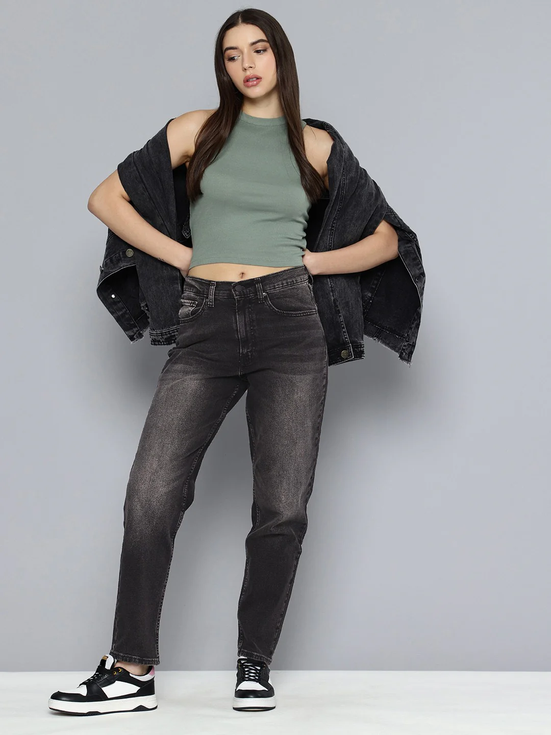Women's 80s Mom Black Loose Fit Mid Rise Jeans