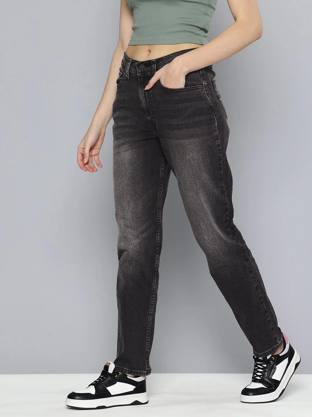 Women's 80s Mom Black Loose Fit Mid Rise Jeans - Image 3