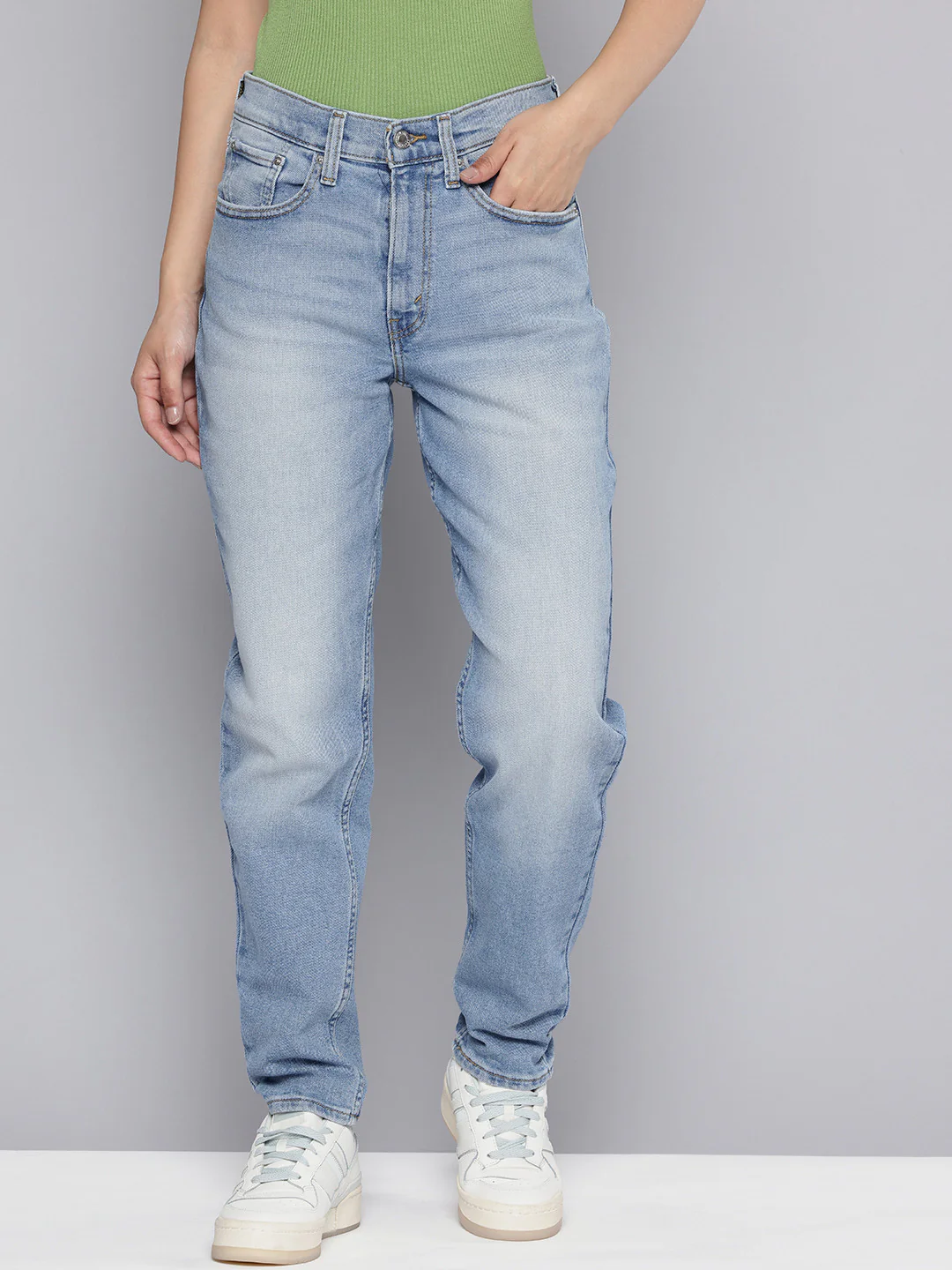 Women's 80s Mom Blue Loose Fit Mid Rise Jeans - Image 4