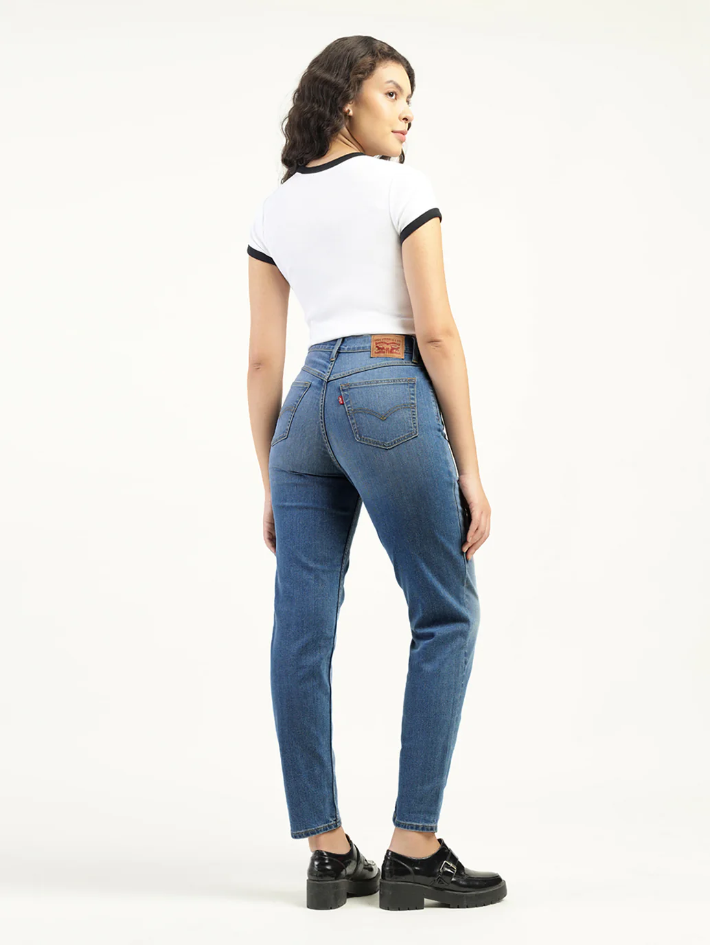 Women's 80s Mom Blue Loose Fit Mid Rise Jeans - Image 3