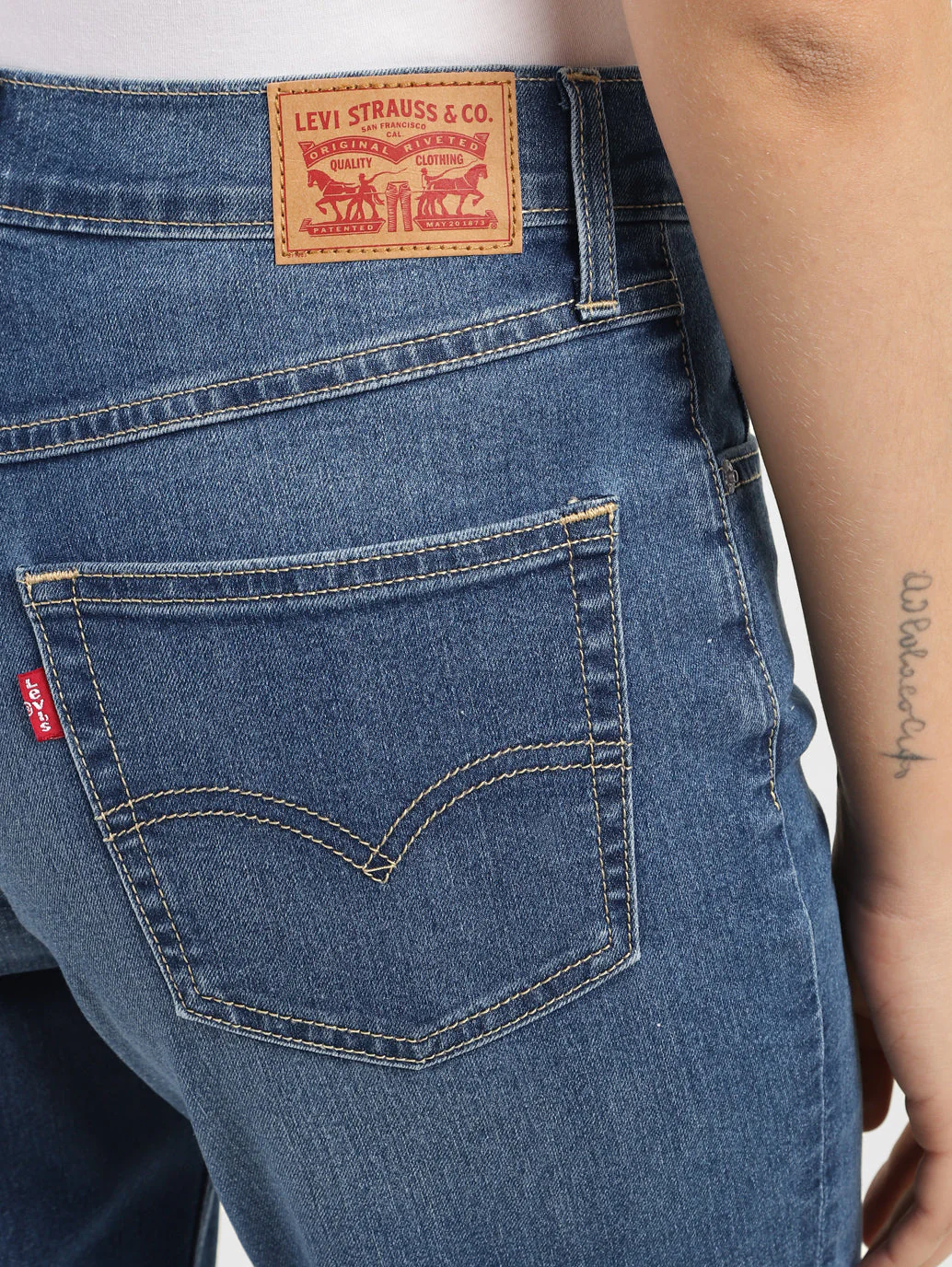 Women's Blue Loose Fit Mid Rise Mom Jeans - Image 6