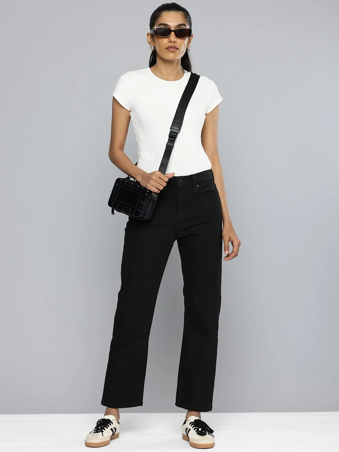 Women's Black Wedgie Straight Fit Mid Rise Jeans