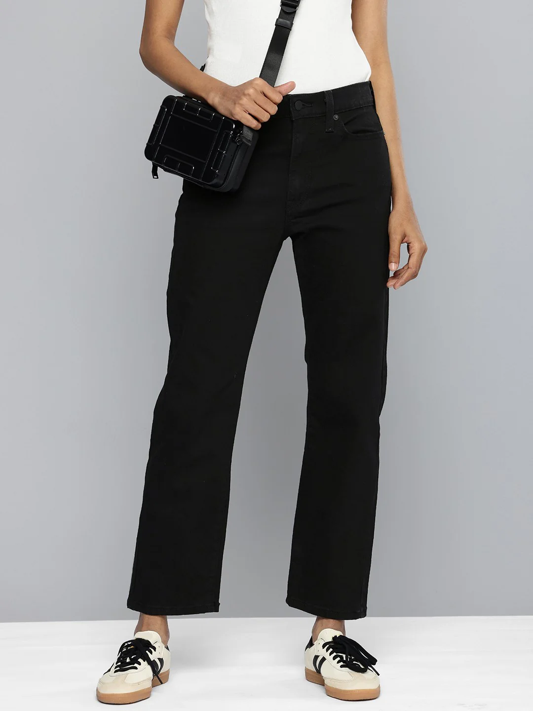 Women's Black Wedgie Straight Fit Mid Rise Jeans - Image 4