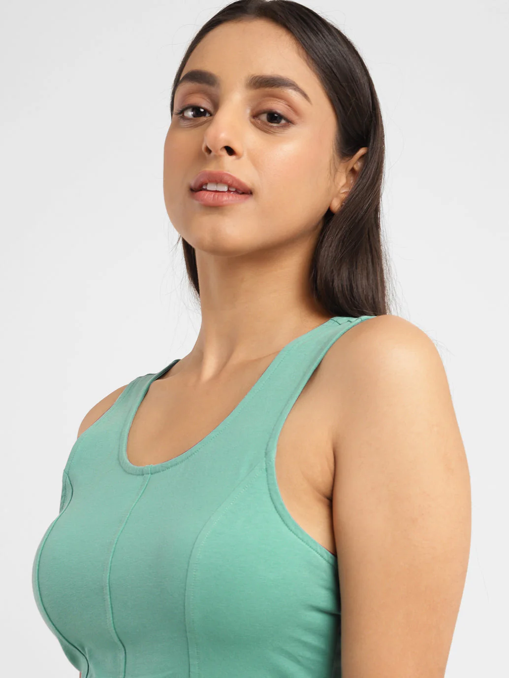 Women's Solid Green Scoop Neck Crop Top - Image 4
