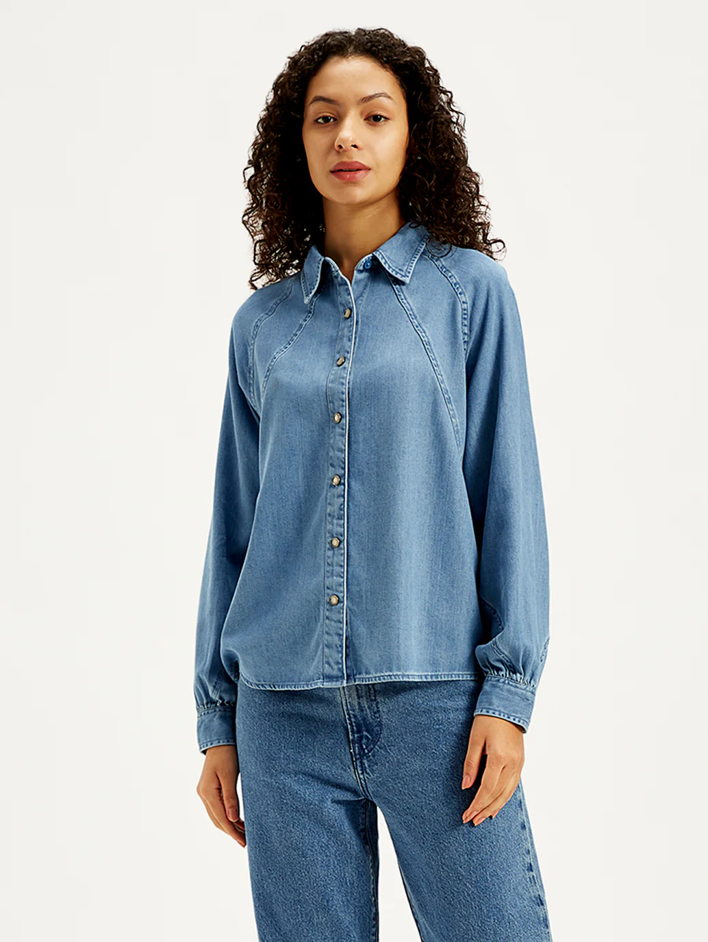 Women's Solid Relaxed Fit Denim Shirt - Image 3