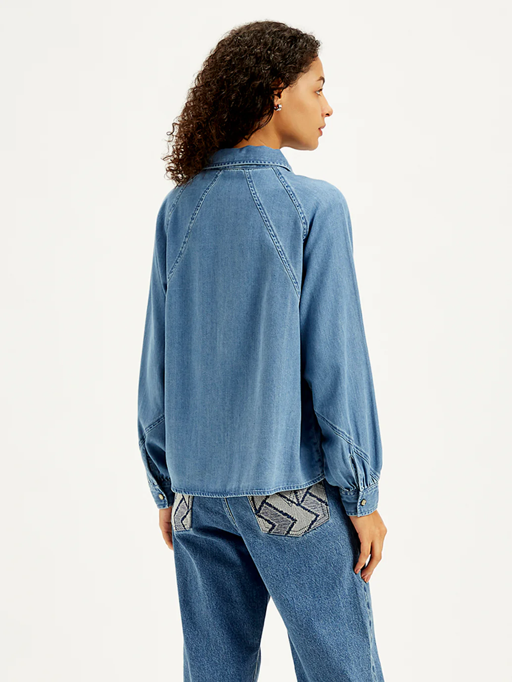 Women's Solid Relaxed Fit Denim Shirt - Image 5