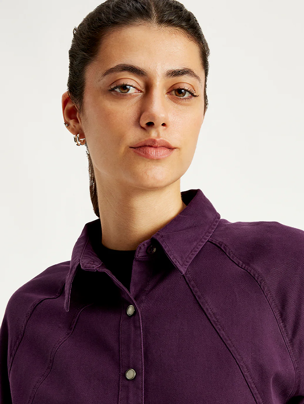 Women's Solid Relaxed Fit Denim Shirt - Image 6