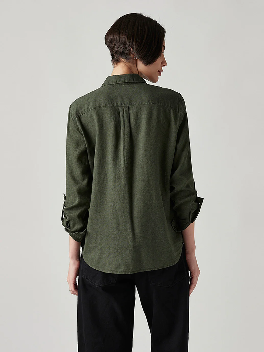 Women's Solid Relaxed Fit Linen Shirt - Image 3