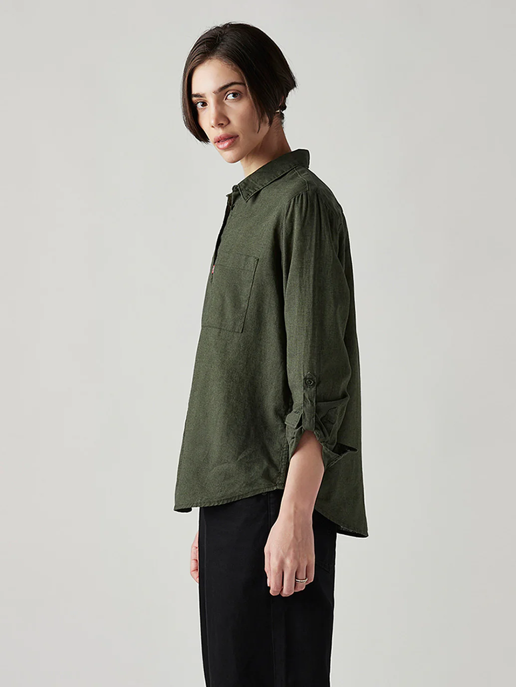Women's Solid Relaxed Fit Linen Shirt - Image 5