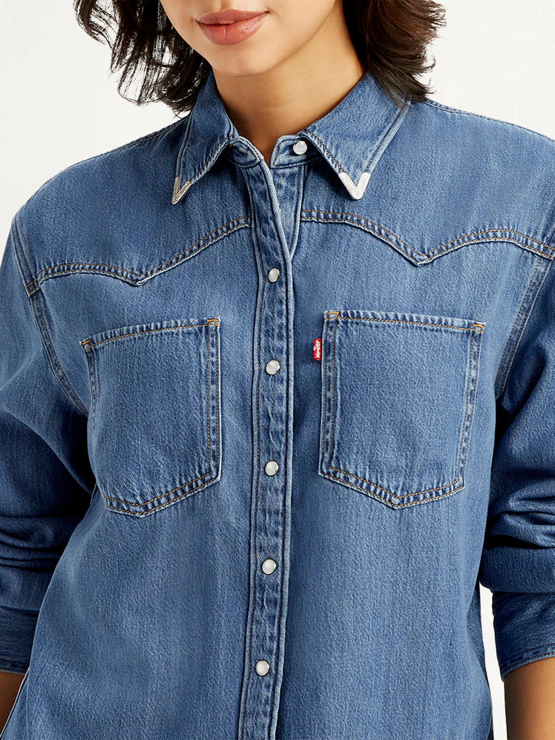 Women's Solid Relaxed Fit Denim Shirt - Image 4