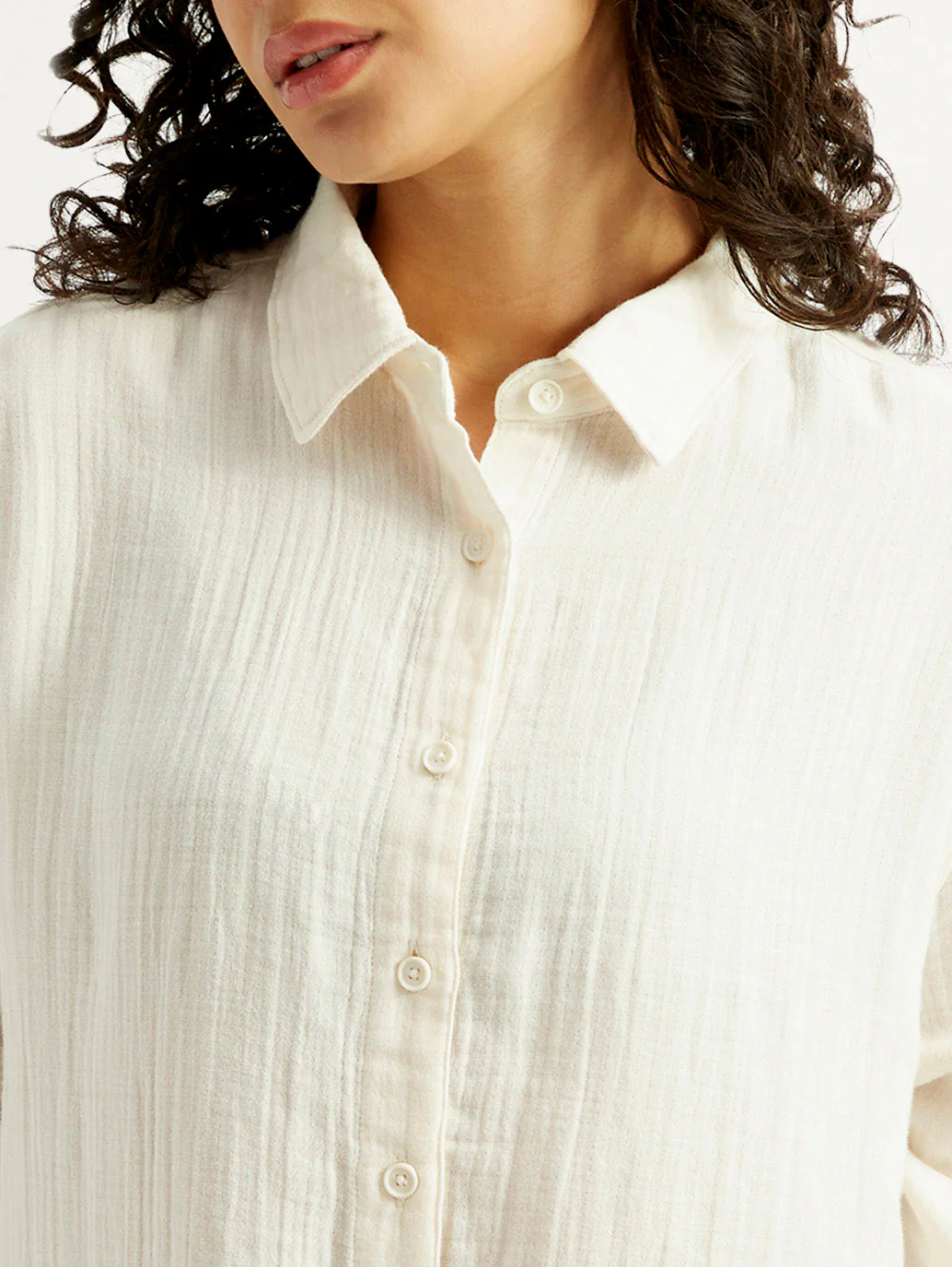 Women's Solid Relaxed Fit Shirt - Image 3