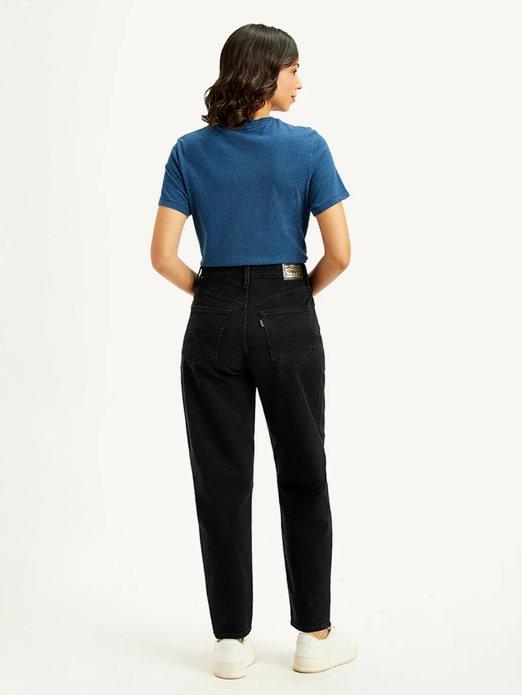 Women's Black Loose Tapered Fit High Rise Jeans - Image 3