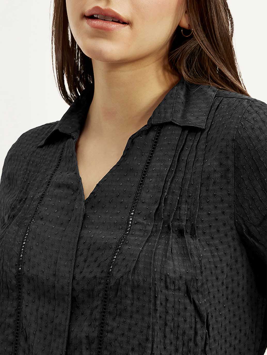 Women's Textured Spread Collar Shirt - Image 4