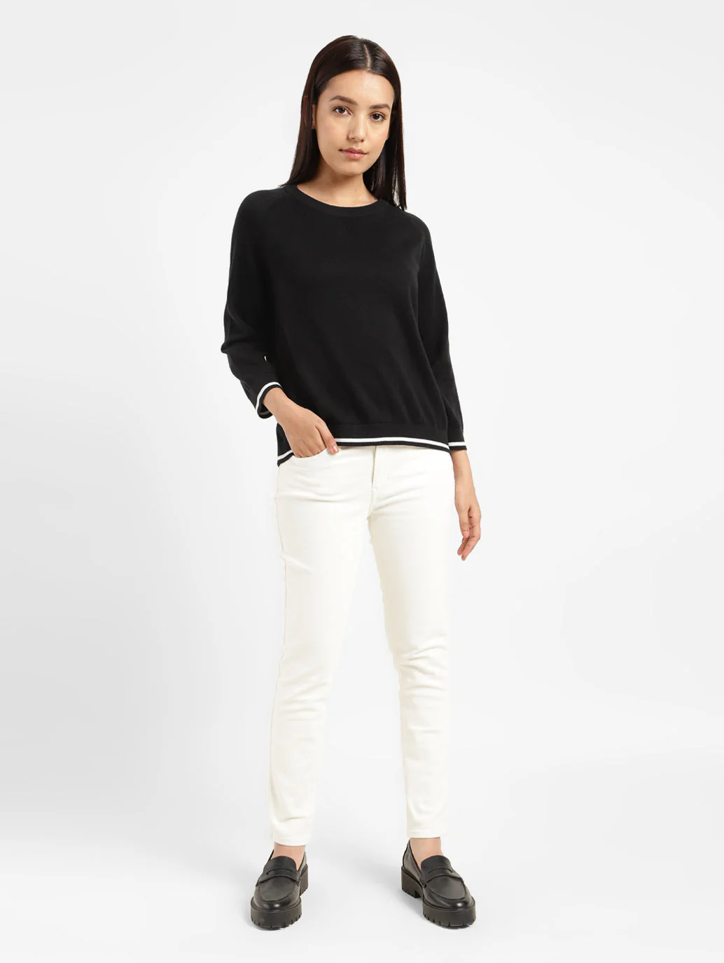 Women's solid round neck sweater - Image 12